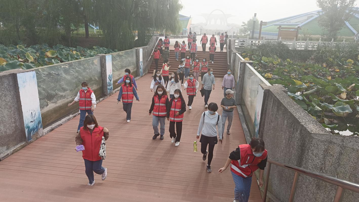 衡水好人網(wǎng)倡導(dǎo)文明旅游志愿服務(wù)國慶節(jié)里的亮麗風(fēng)景
